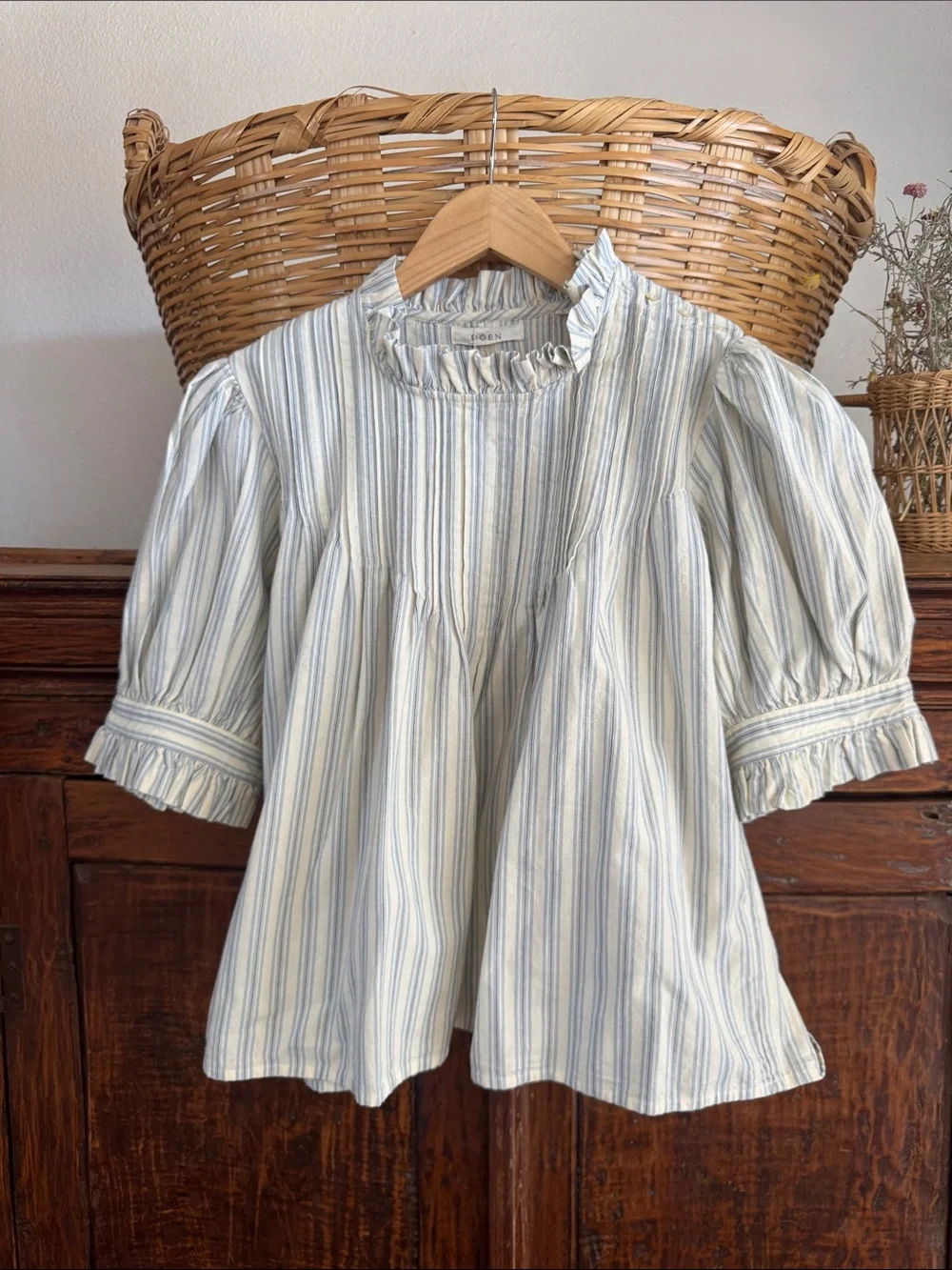 Doen Darien Top Striped Chambray large NWT Women’s Cream Striped Puff Sleeve Top